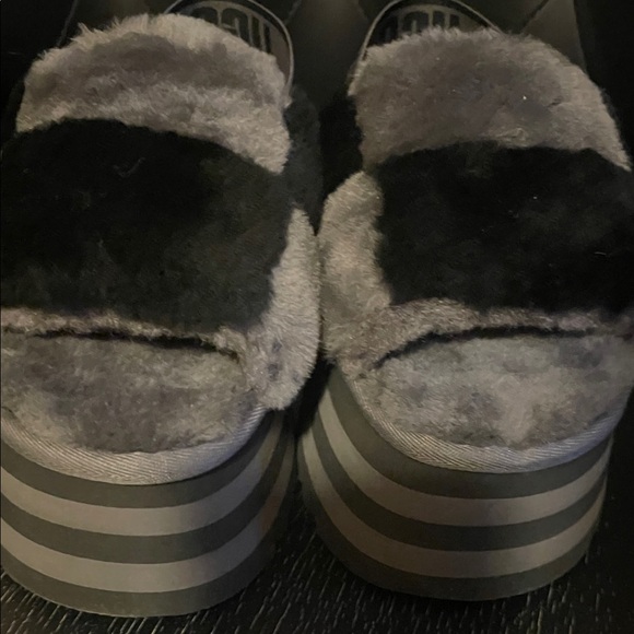 UGG Women's Black and Gray Fluffy Platform Slippers New Without Box - Picture 9 of 16